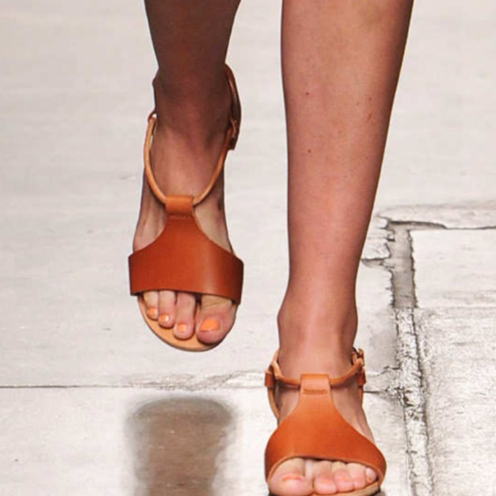 A Detacher RARE Sandals Size 8